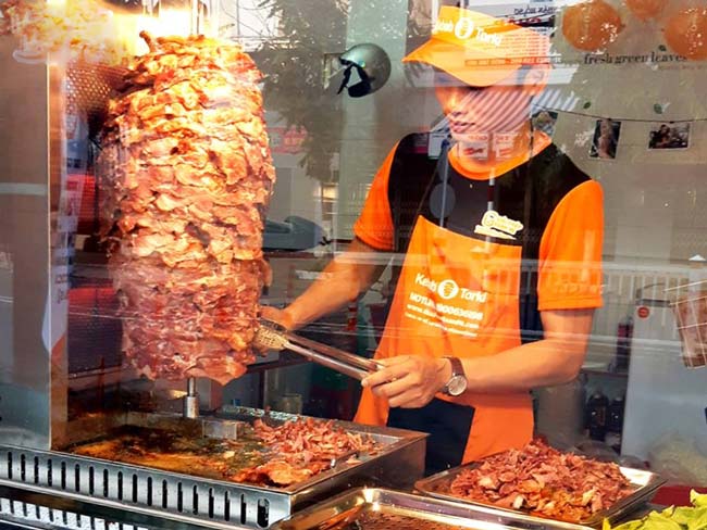 Experience Hanoi Tours with sustainable dining
